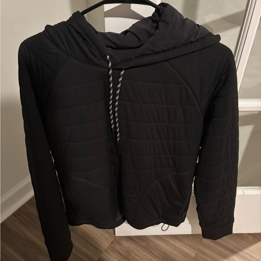 Size 8 lululemon puffer pullover
